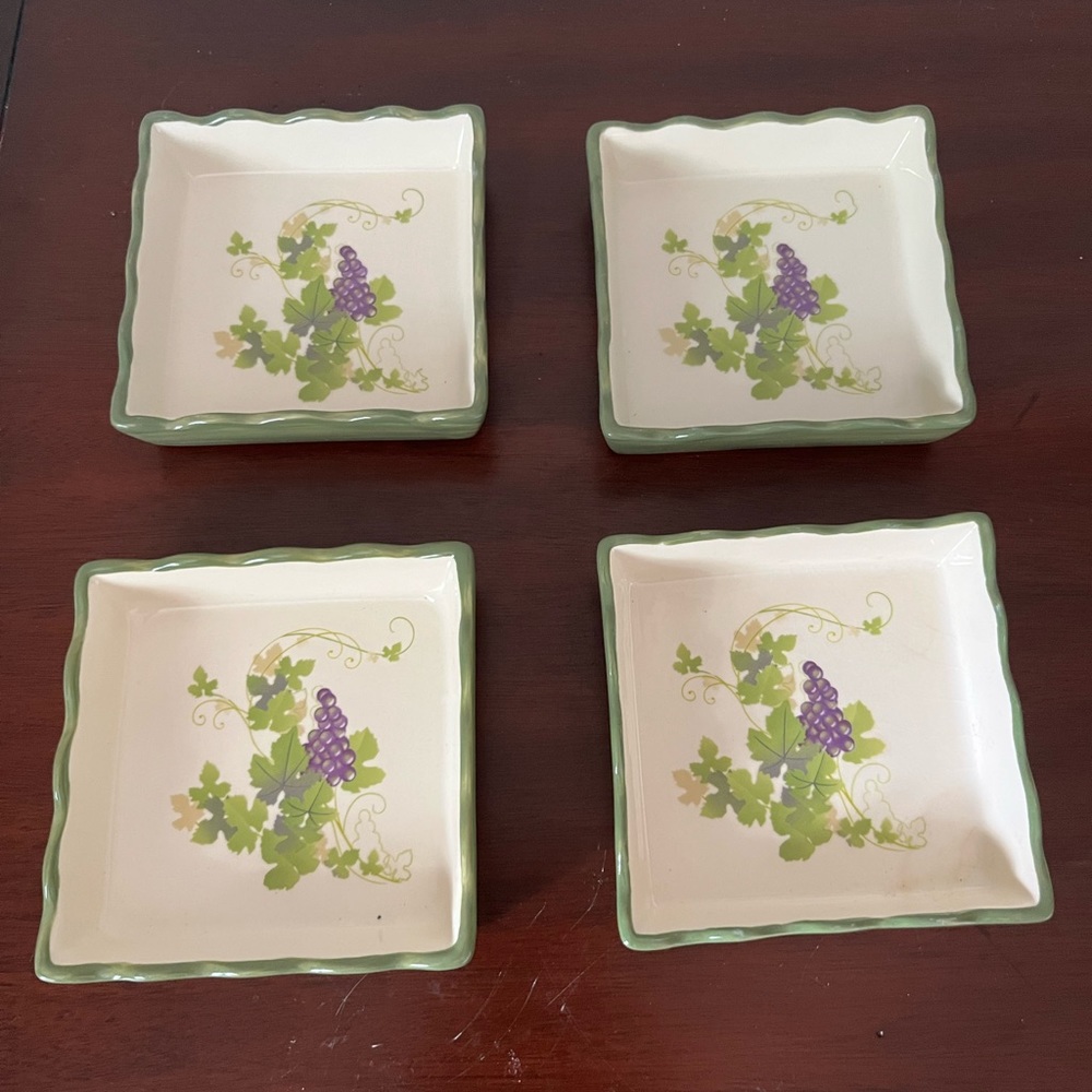 California Pantry Classic Ceramics 2009 - Grapes/Vines Design-scalloped Edges